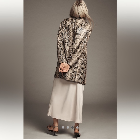 Anthropologie NWT BLANKNYC On The Move
Trench Coat size M. - Picture 3 of 11